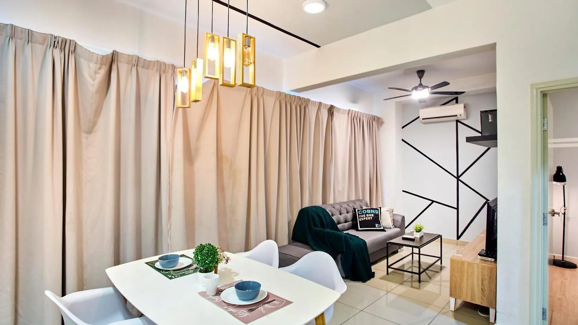 Arte Plus Klcc Designer Suites By Cobnb Куала-Лумпур 0*,